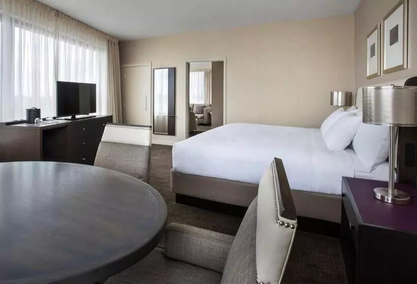 اتاق استاندارد با تخت بزرگ, Hyatt Regency Pittsburgh International Airport