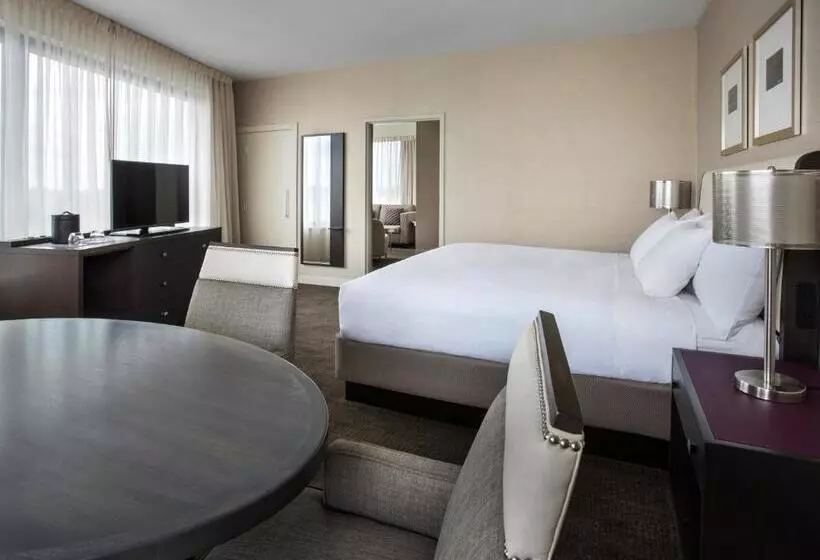 سوییت اجرایی, Hyatt Regency Pittsburgh International Airport