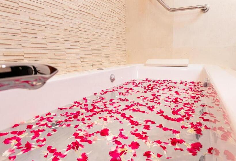 Люкс Повышенной Комфортности, Lao Plaza