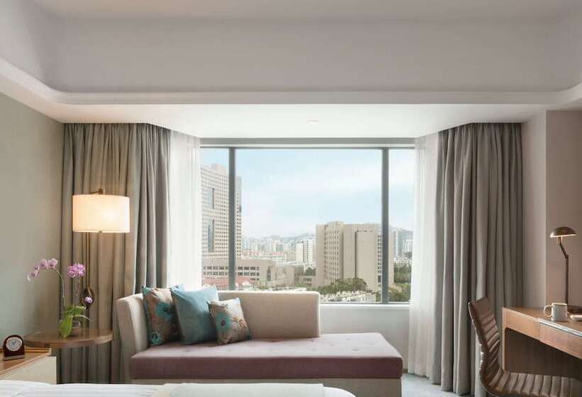 اتاق لوکس, Shangri La Qingdao   May Fourth Square