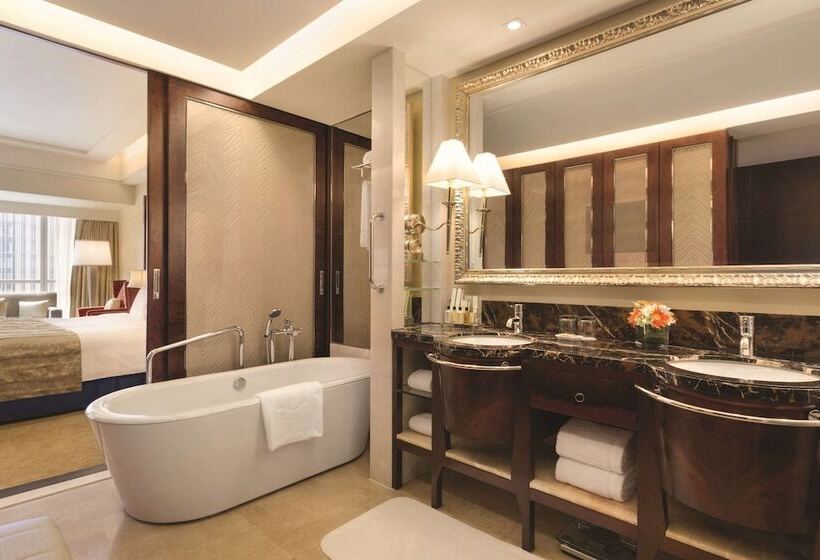 Номер Executive, Shangri La Qingdao   May Fourth Square