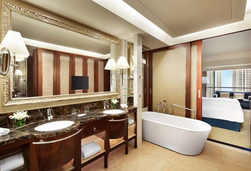 Номер Премиум, Shangri La Qingdao   May Fourth Square