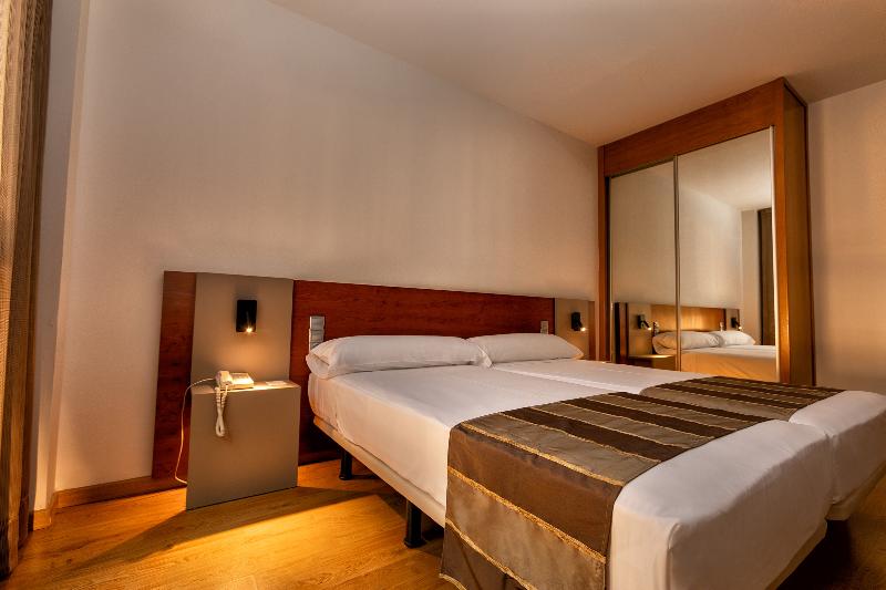 غرفة قياسية, Vertice Indalo Almeria