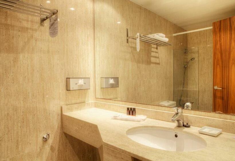 스탠다드 스튜디오 풀장 전망, Sunway Playa Golf & Spa Sitges