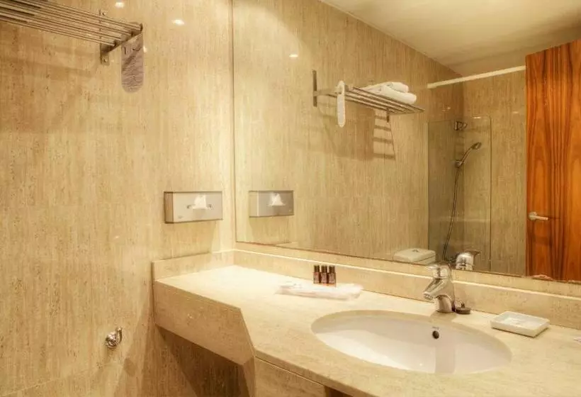 استودیو استاندارد با چشم‌انداز استخر, Sunway Playa Golf & Spa Sitges