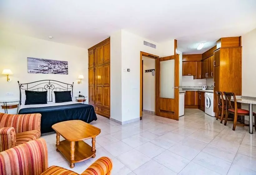 استودیو استاندارد با چشم‌انداز استخر, Sunway Playa Golf & Spa Sitges