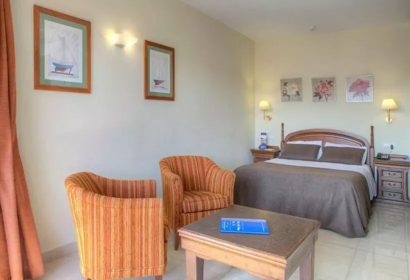 استودیو استاندارد با چشم‌انداز استخر, Sunway Playa Golf & Spa Sitges
