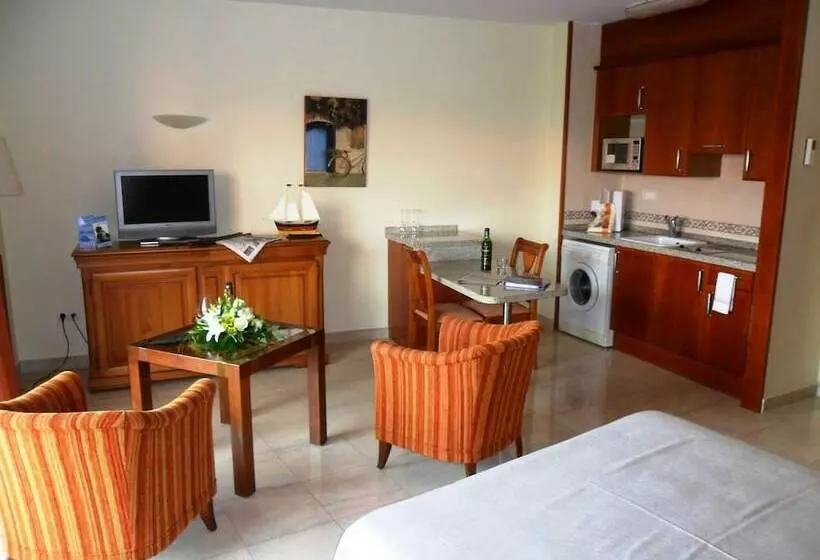 استودیو استاندارد با چشم‌انداز استخر, Sunway Playa Golf & Spa Sitges