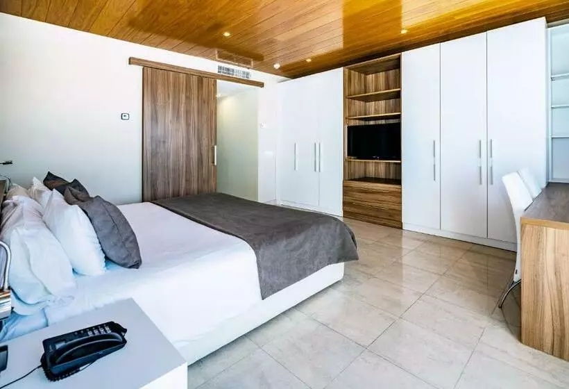 سوییت جونیور با چشم‌انداز دریا, Sunway Playa Golf & Spa Sitges