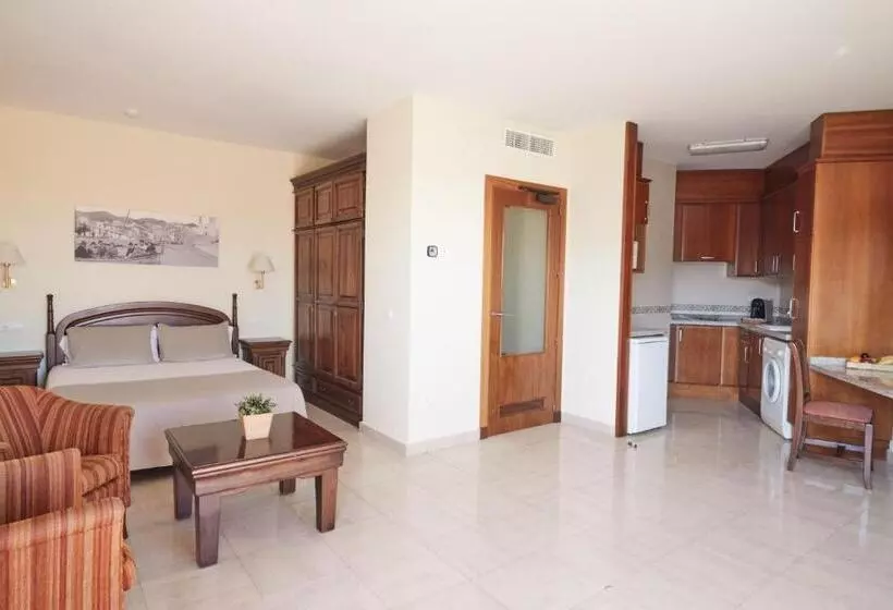 استودیو استاندارد با چشم‌انداز استخر, Sunway Playa Golf & Spa Sitges