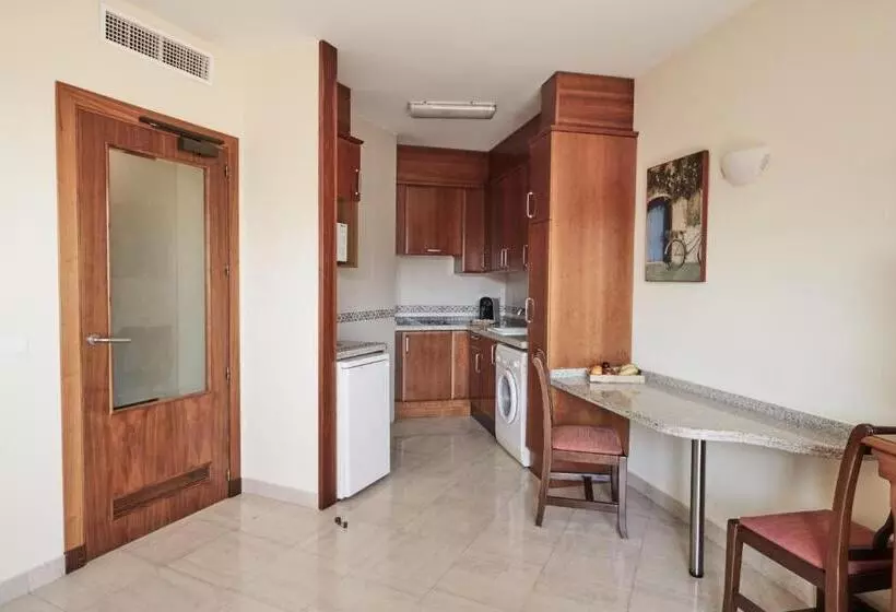 استودیو استاندارد با چشم‌انداز استخر, Sunway Playa Golf & Spa Sitges