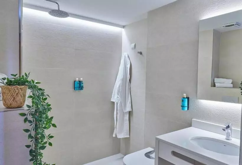 سوییت جونیور با چشم‌انداز دریا, Sunway Playa Golf & Spa Sitges
