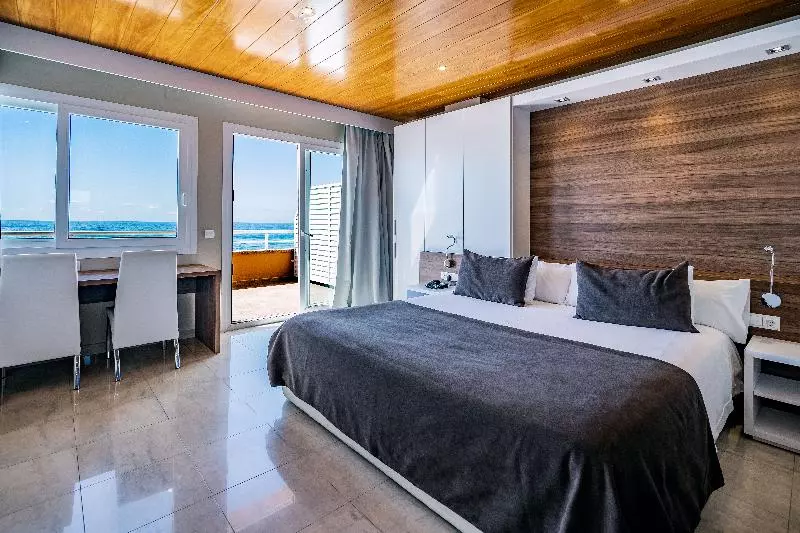 سوییت جونیور با چشم‌انداز دریا, Sunway Playa Golf & Spa Sitges