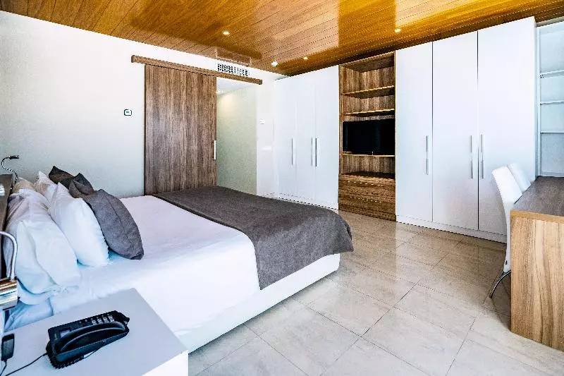 سوییت جونیور با چشم‌انداز دریا, Sunway Playa Golf & Spa Sitges