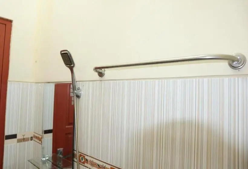 デラックスファミリールーム, Reddoorz Syariah At D Rizs Homestay