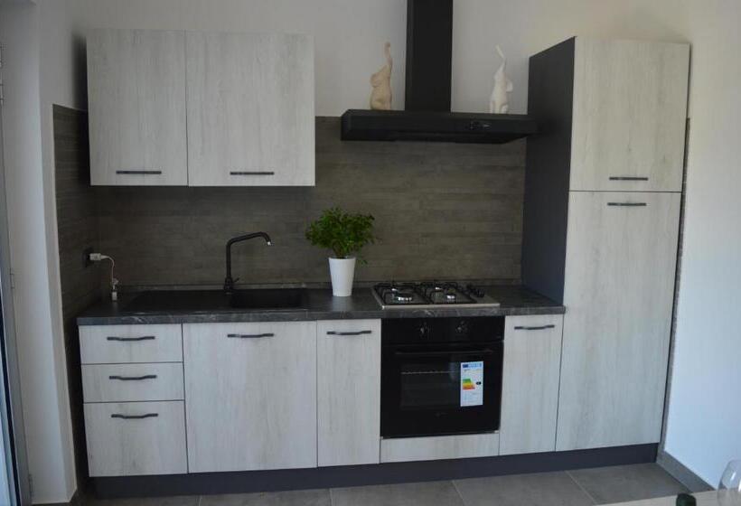 آپارتمان یک خوابه با دری مشترک که هال را جدا می کند., B&b Vesuvius