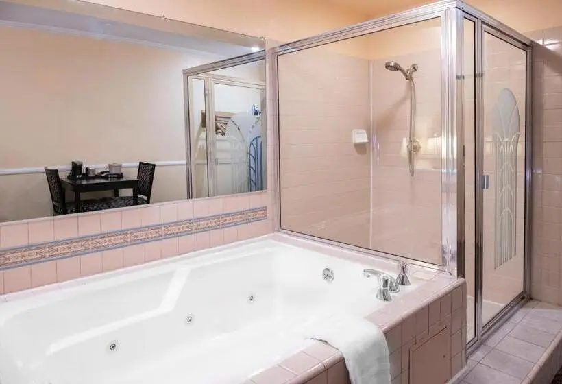 اتاق استاندارد با وان آب گرم, Glendale