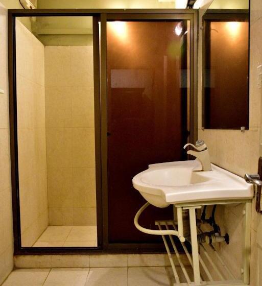 اتاق لوکس, Royal Gardens Lahore