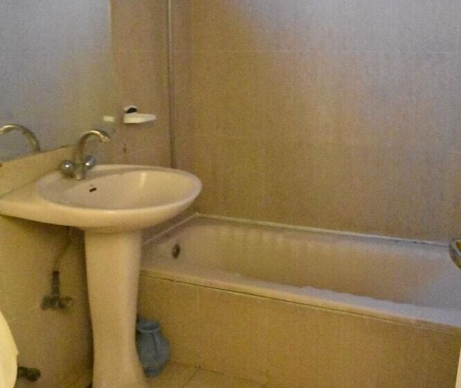 اتاق لوکس, Royal Gardens Lahore