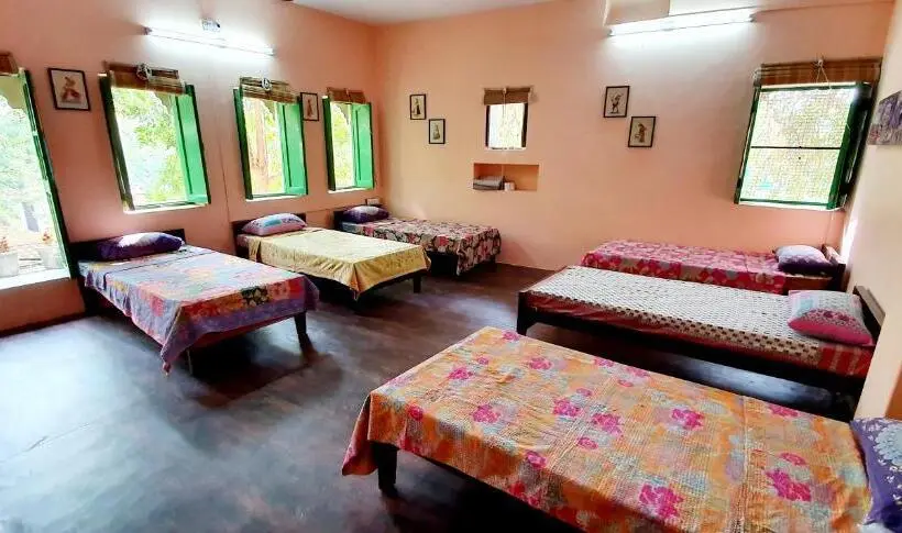 تختخواب در اتاق مشترک, Durag Niwas Guest House