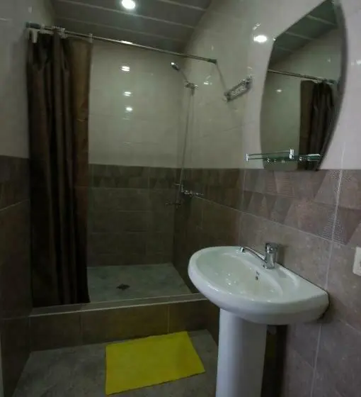 اتاق استاندارد با چشم‌انداز کوهستان, Guest House Aisi