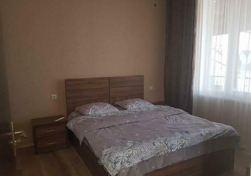اتاق استاندارد با چشم‌انداز کوهستان, Guest House Aisi