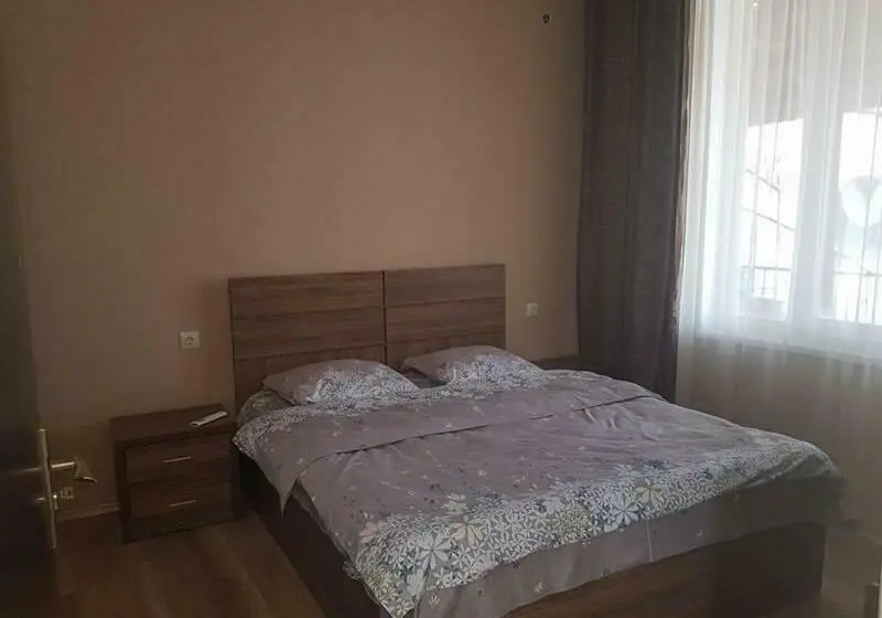 اتاق استاندارد با چشم‌انداز کوهستان, Guest House Aisi
