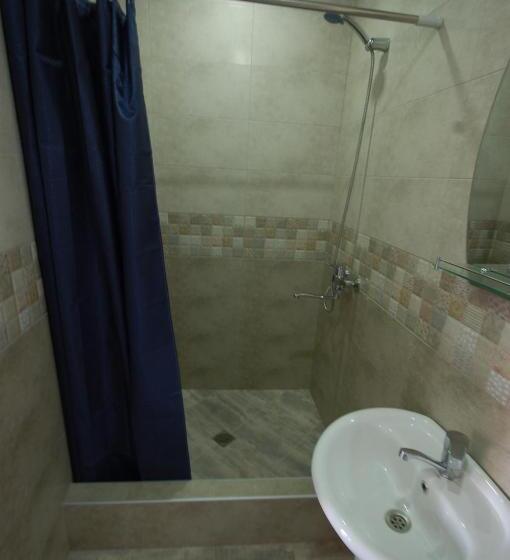 اتاق استاندارد سه نفره, Guest House Aisi