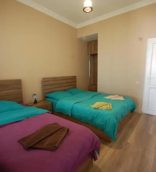 اتاق استاندارد سه نفره, Guest House Aisi