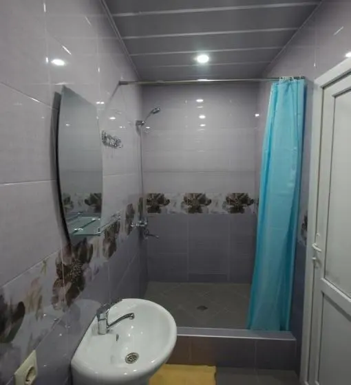 اتاق لوکس, Guest House Aisi