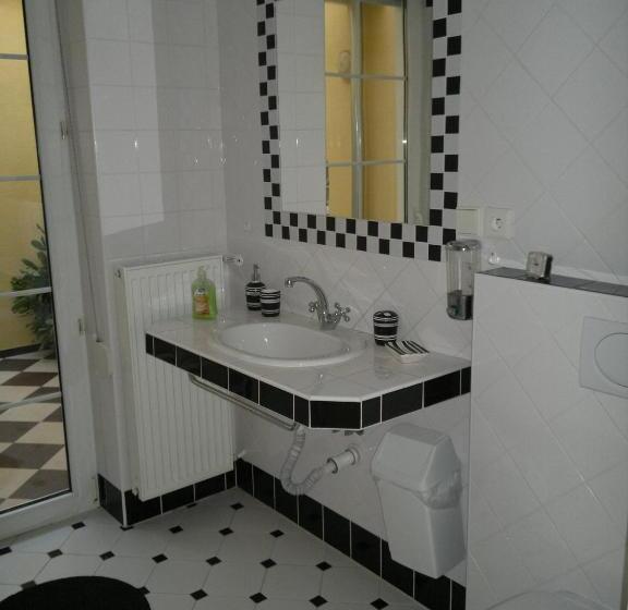 דירת חדר, Vila Patricie