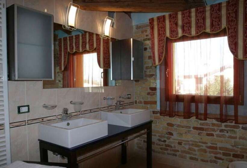 חדר סטנדרט לשלושה, Centrale