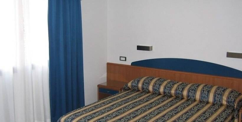 غرفة قياسية رباعية, Centrale