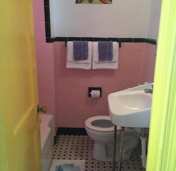 חדר סטנדרט לארבעה, Sun Shine