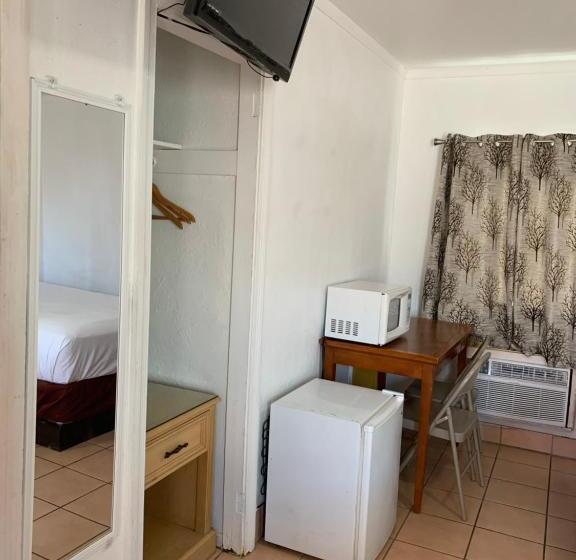 חדר סטנדרט לארבעה, Sun Shine