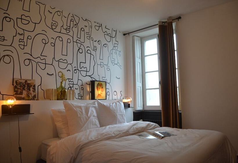 스탠다드 룸, Artefact