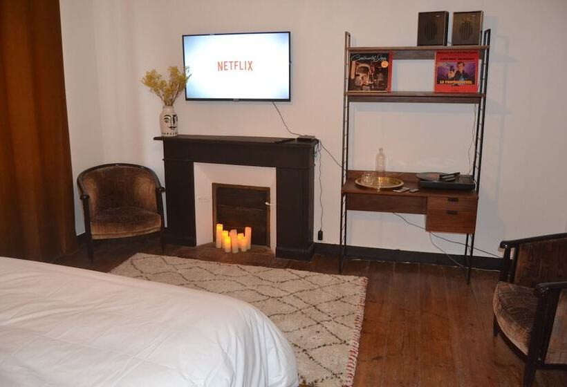 스탠다드 룸, Artefact