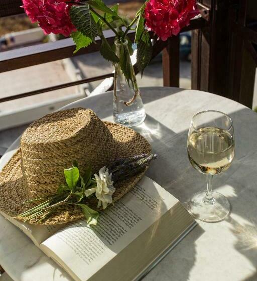 Номер Стандарт Вид на Море, Morfeas