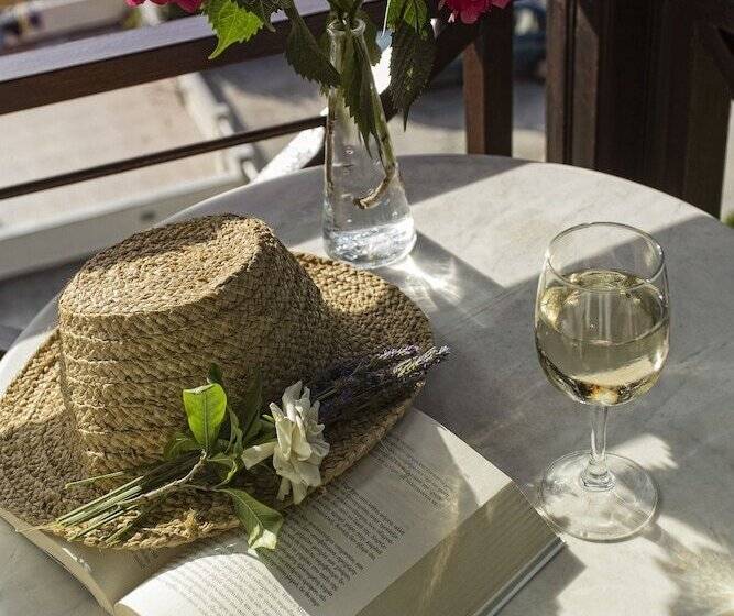 Номер Стандарт Вид на Море, Morfeas