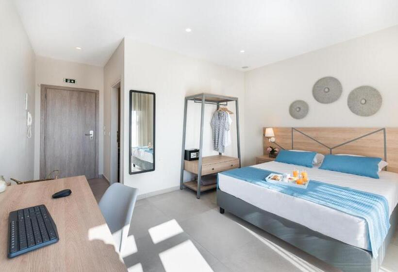 オーシャンビュースタンダードルーム, Santorini Main Square