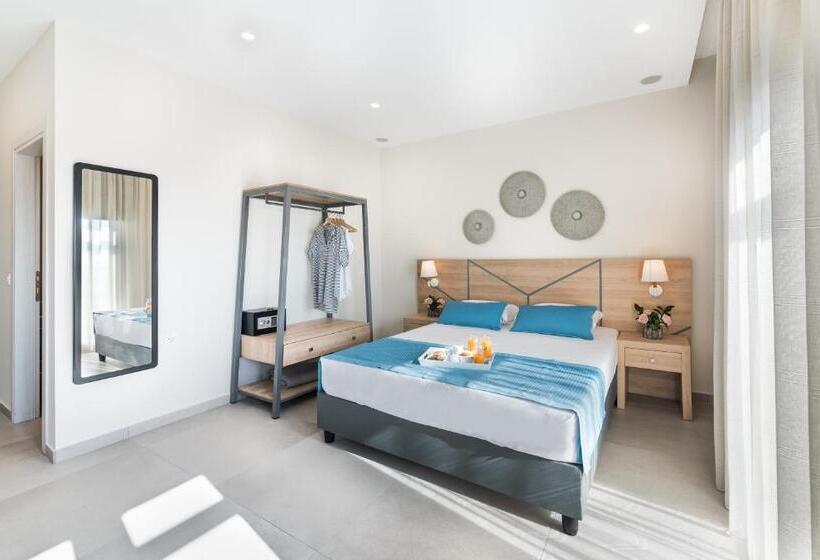 オーシャンビュースタンダードルーム, Santorini Main Square