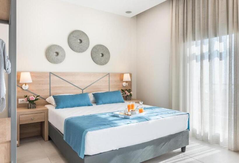 オーシャンビュースタンダードルーム, Santorini Main Square