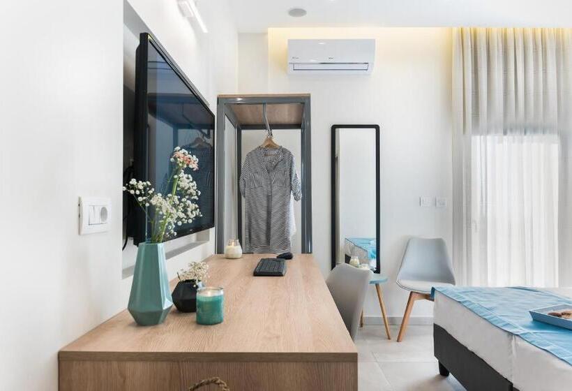 オーシャンビュースタンダードルーム, Santorini Main Square