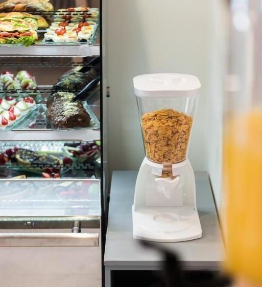 オーシャンビュースタンダードルーム, Santorini Main Square