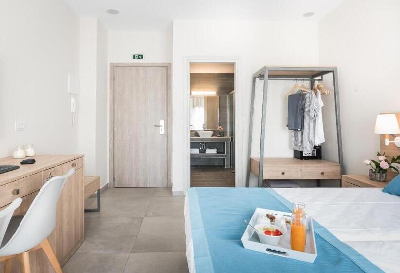 オーシャンビュースタンダードルーム, Santorini Main Square