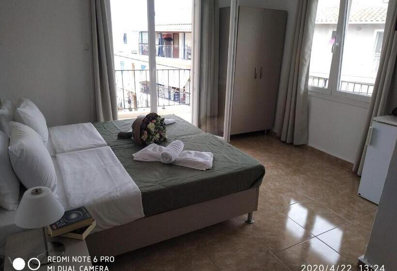 اتاق استاندارد سه تخته با چشمانداز, Central