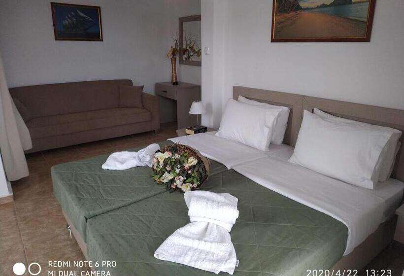 اتاق استاندارد سه تخته با چشمانداز, Central