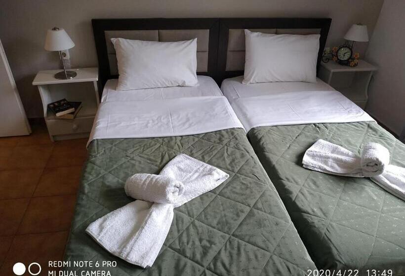 اتاق خانوادگی, Central