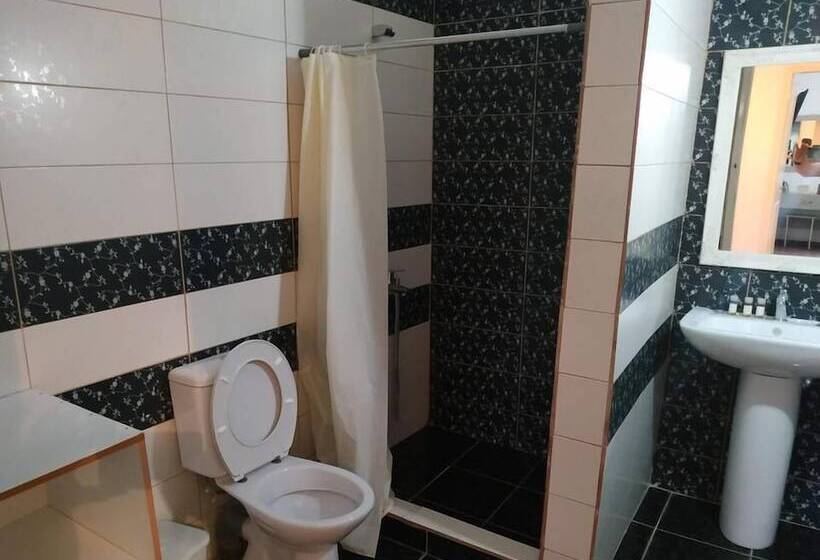 اتاق خانوادگی, Central