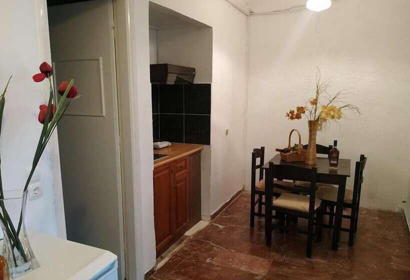 اتاق خانوادگی, Central